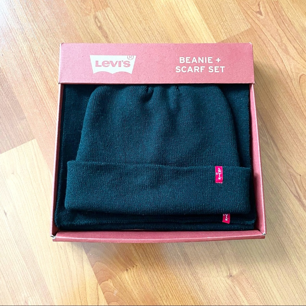 NWT Levi’s Beanie+Scarf Set